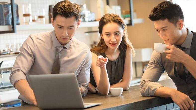 企业大笔投入,为何AI却沦为昂贵“玩具”?